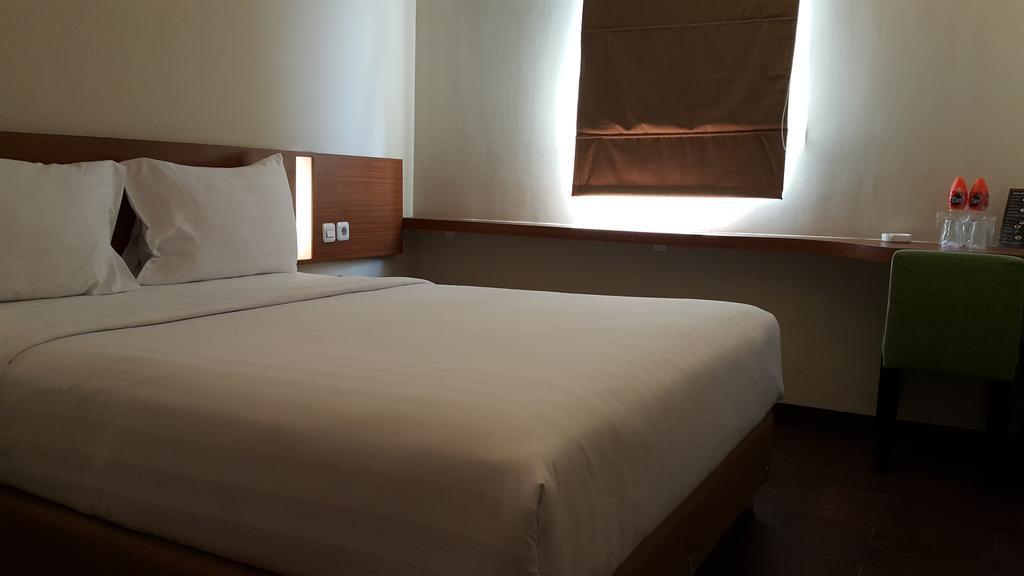 Biz Hotel City Center Ambon Extérieur photo