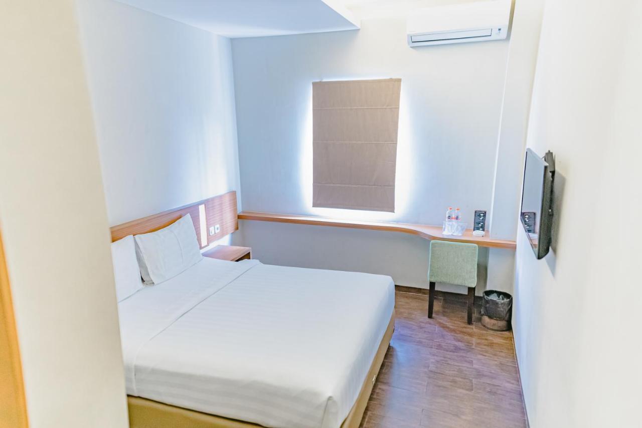 Biz Hotel City Center Ambon Extérieur photo