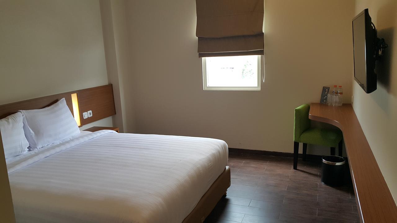 Biz Hotel City Center Ambon Extérieur photo