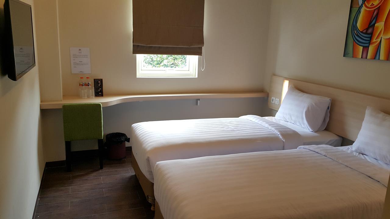 Biz Hotel City Center Ambon Extérieur photo