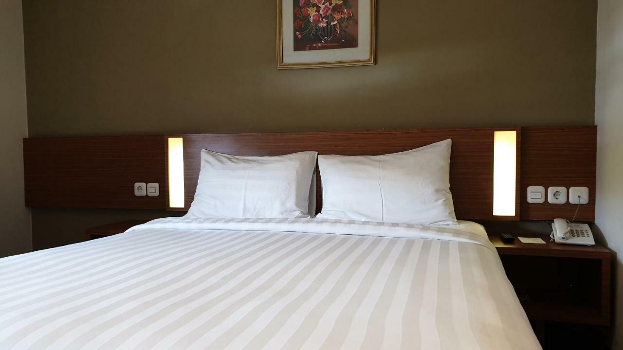 Biz Hotel City Center Ambon Extérieur photo