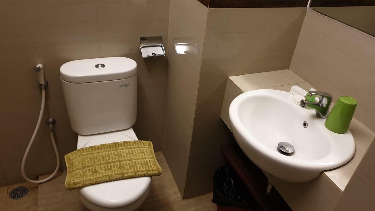 Biz Hotel City Center Ambon Extérieur photo