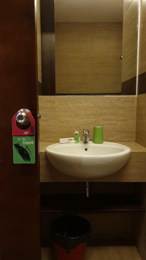 Biz Hotel City Center Ambon Extérieur photo